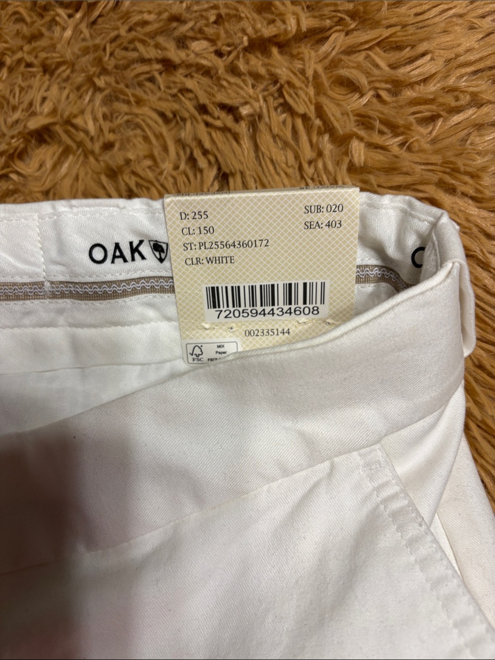 OAK White Flat-Front Men’s Shorts - Picture 2 of 3
